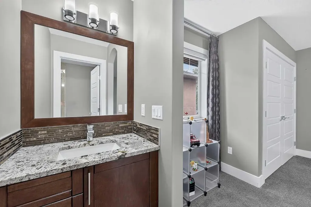 36 Rockyvale Green NW Calgary AB T3G 0E3