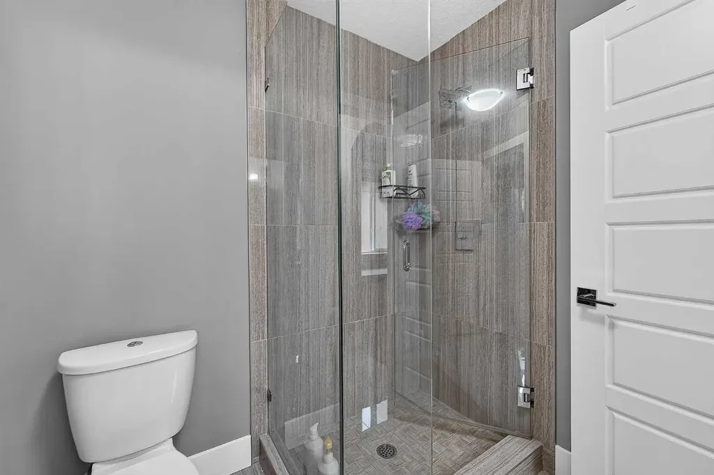 36 Rockyvale Green NW Calgary AB T3G 0E3