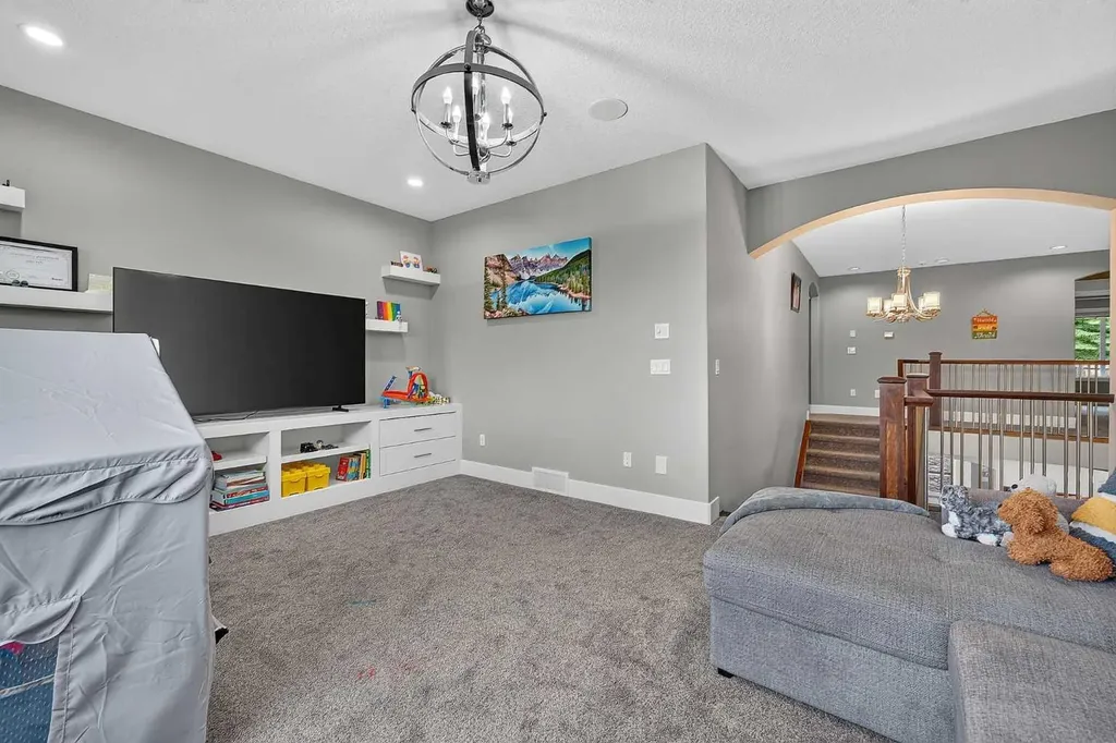 36 Rockyvale Green NW Calgary AB T3G 0E3