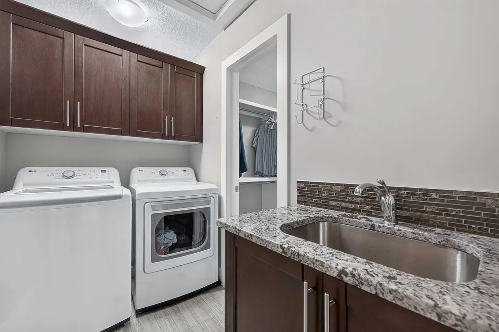 36 Rockyvale Green NW Calgary AB T3G 0E3