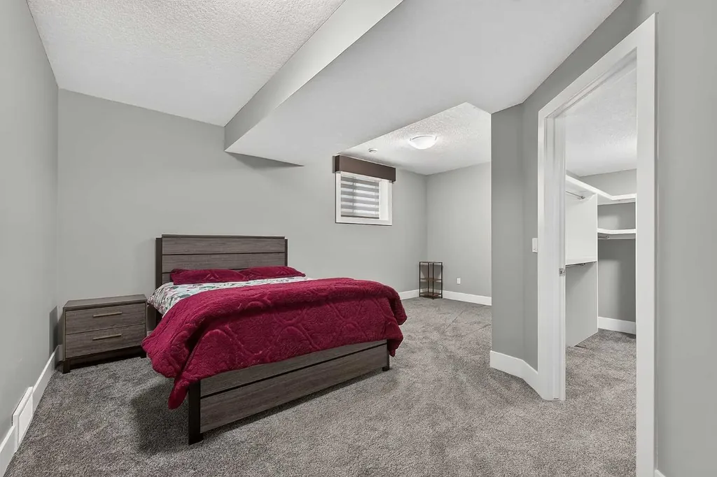 36 Rockyvale Green NW Calgary AB T3G 0E3