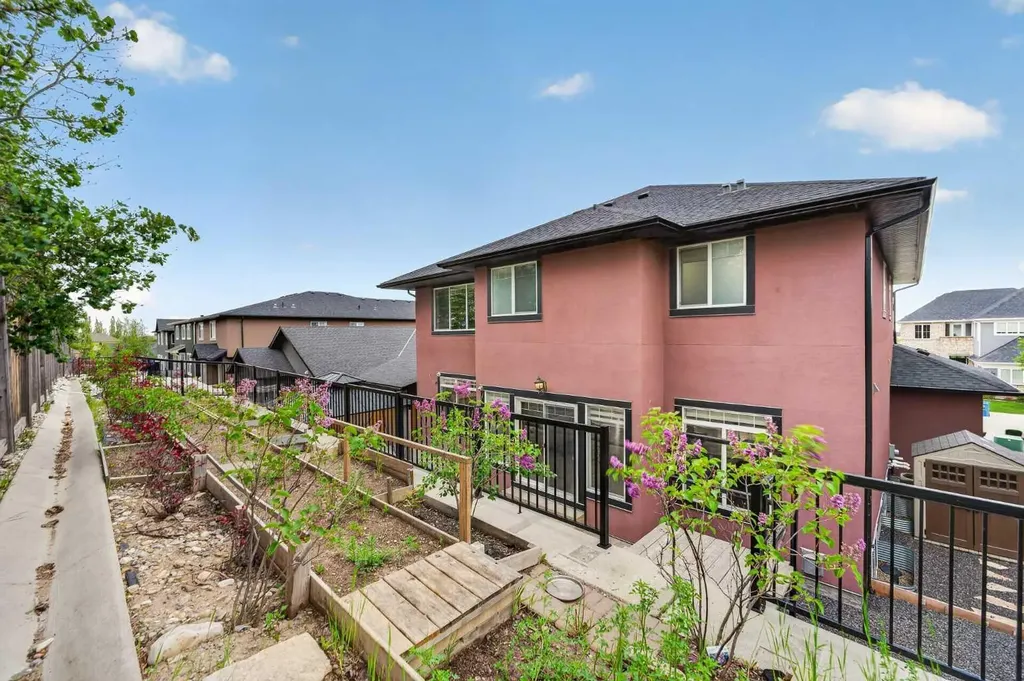 36 Rockyvale Green NW Calgary AB T3G 0E3