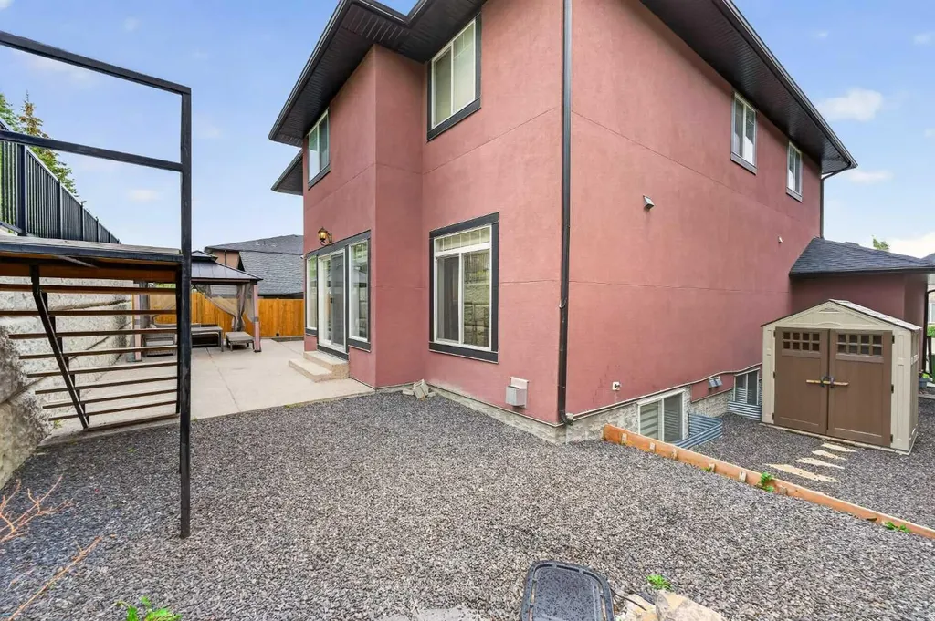 36 Rockyvale Green NW Calgary AB T3G 0E3