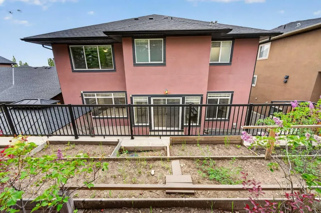 36 Rockyvale Green NW Calgary AB T3G 0E3