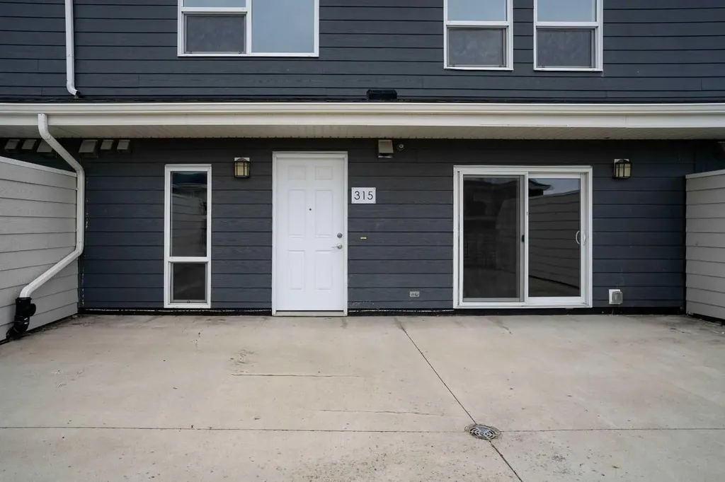 201 Abasand Drive Fort Mcmurray AB T9J 1H9