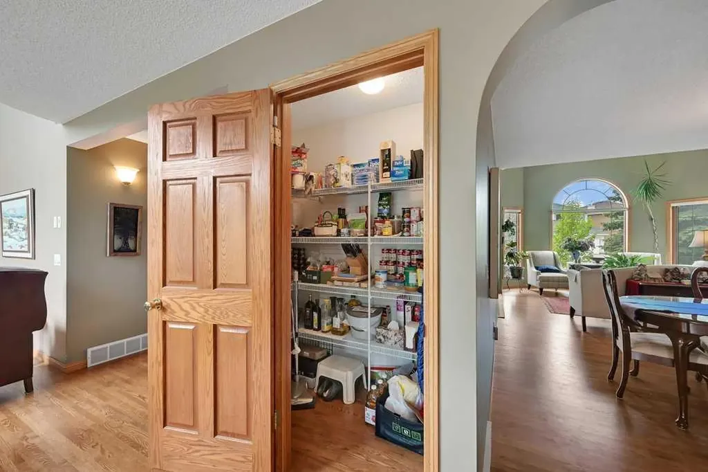 158 Valley Glen Heights NW Calgary AB T3B 5P9