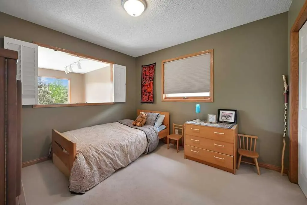 158 Valley Glen Heights NW Calgary AB T3B 5P9