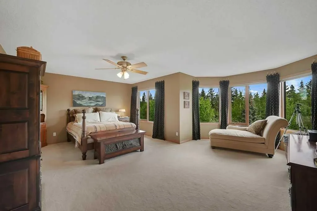 158 Valley Glen Heights NW Calgary AB T3B 5P9