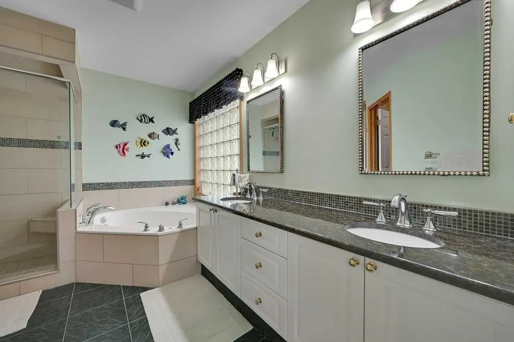 158 Valley Glen Heights NW Calgary AB T3B 5P9