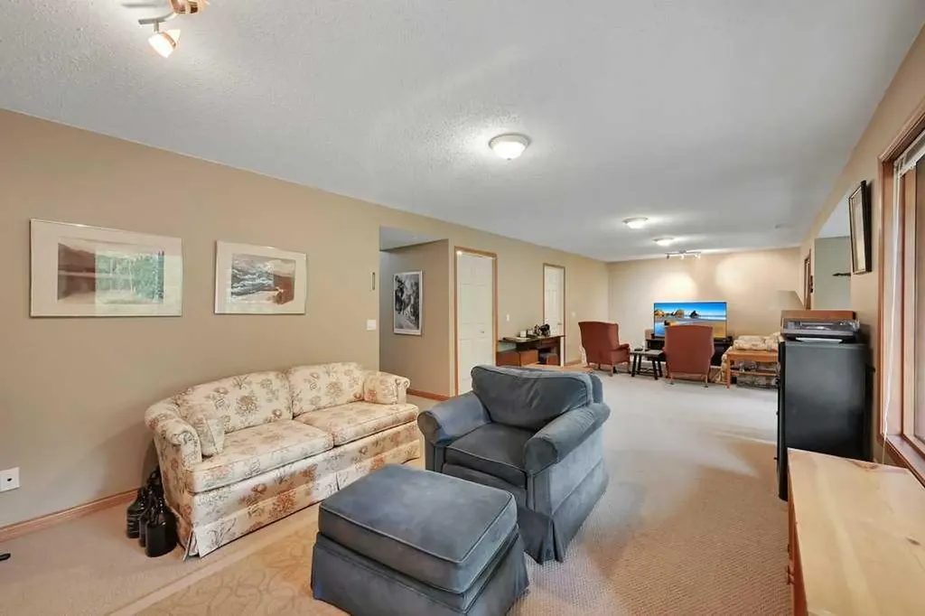 158 Valley Glen Heights NW Calgary AB T3B 5P9