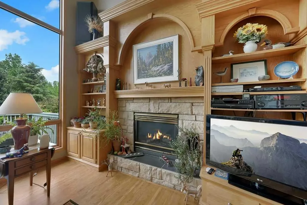 158 Valley Glen Heights NW Calgary AB T3B 5P9