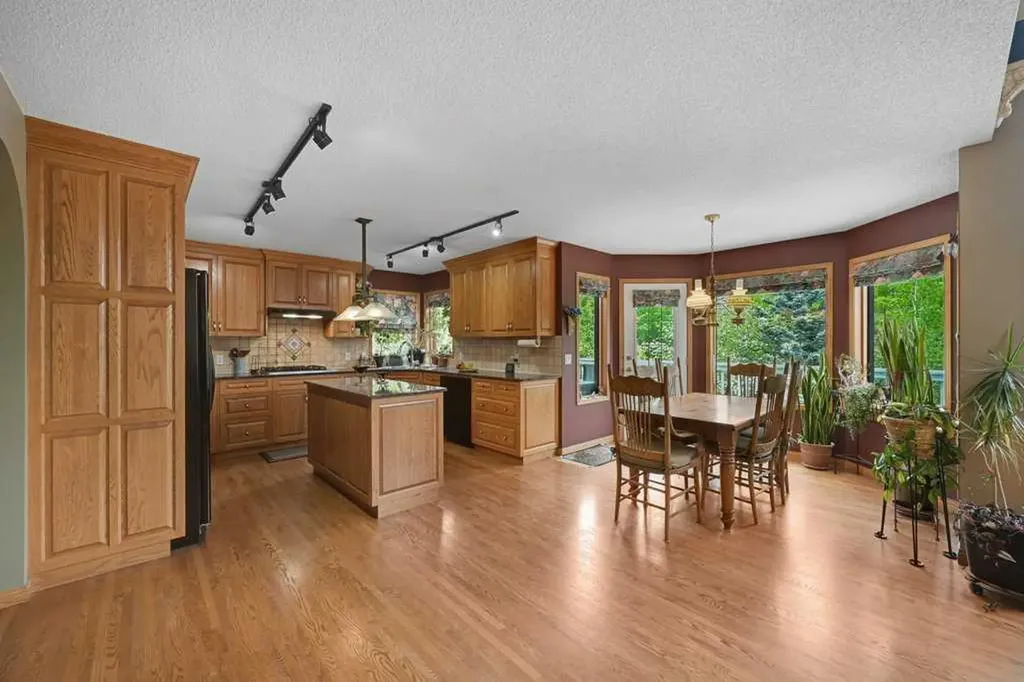 158 Valley Glen Heights NW Calgary AB T3B 5P9