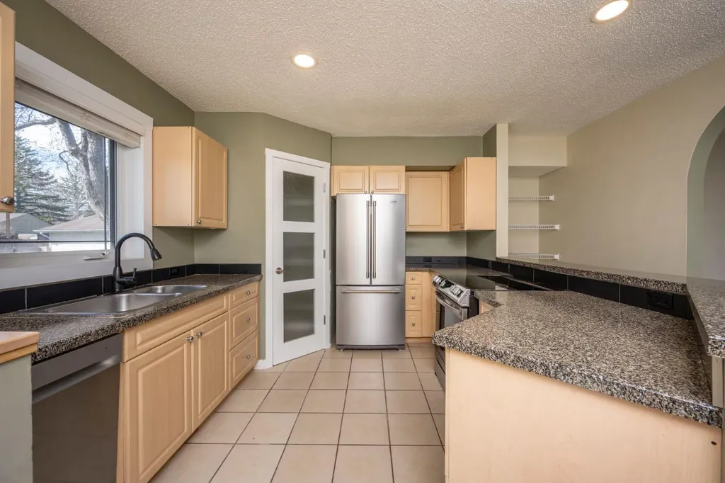6031 Lacombe Way SW Calgary AB T3E5T4