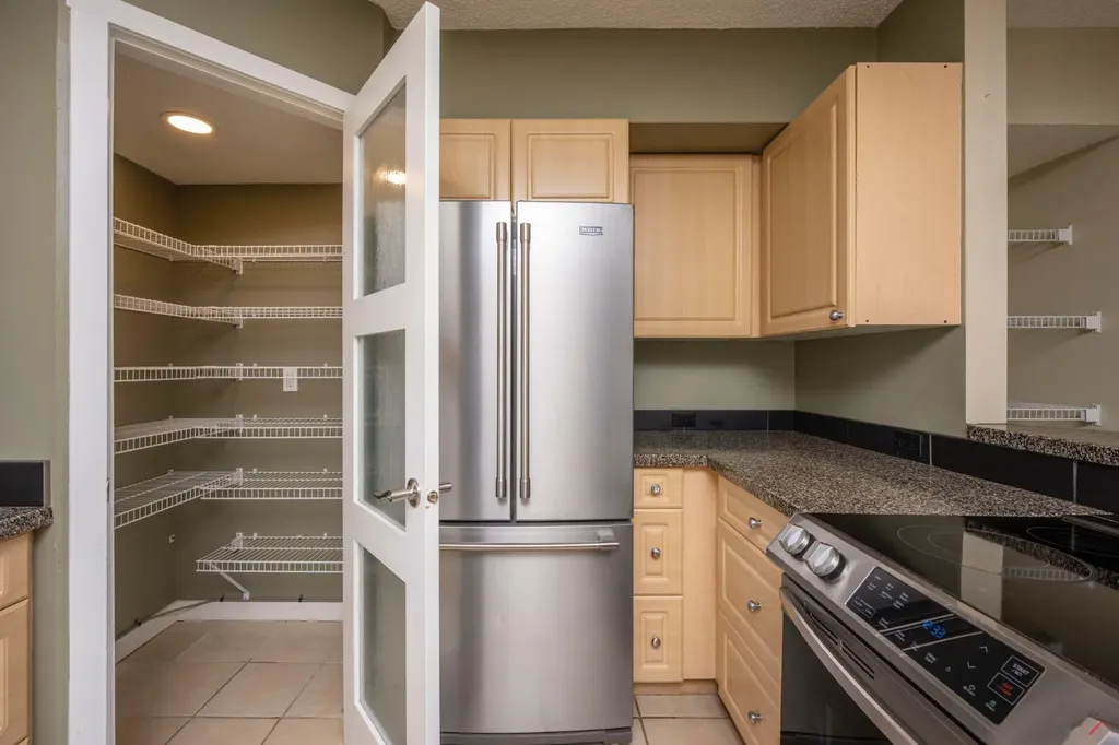 6031 Lacombe Way SW Calgary AB T3E5T4