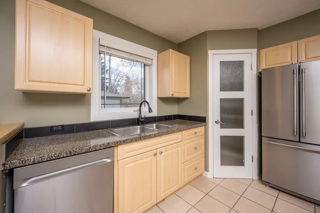6031 Lacombe Way SW Calgary AB T3E5T4
