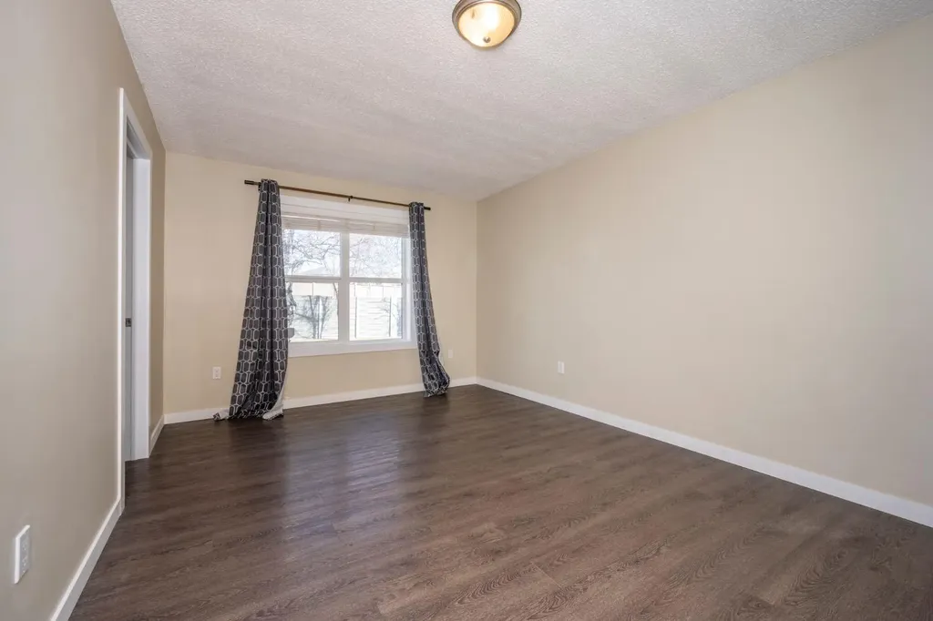 6031 Lacombe Way SW Calgary AB T3E5T4