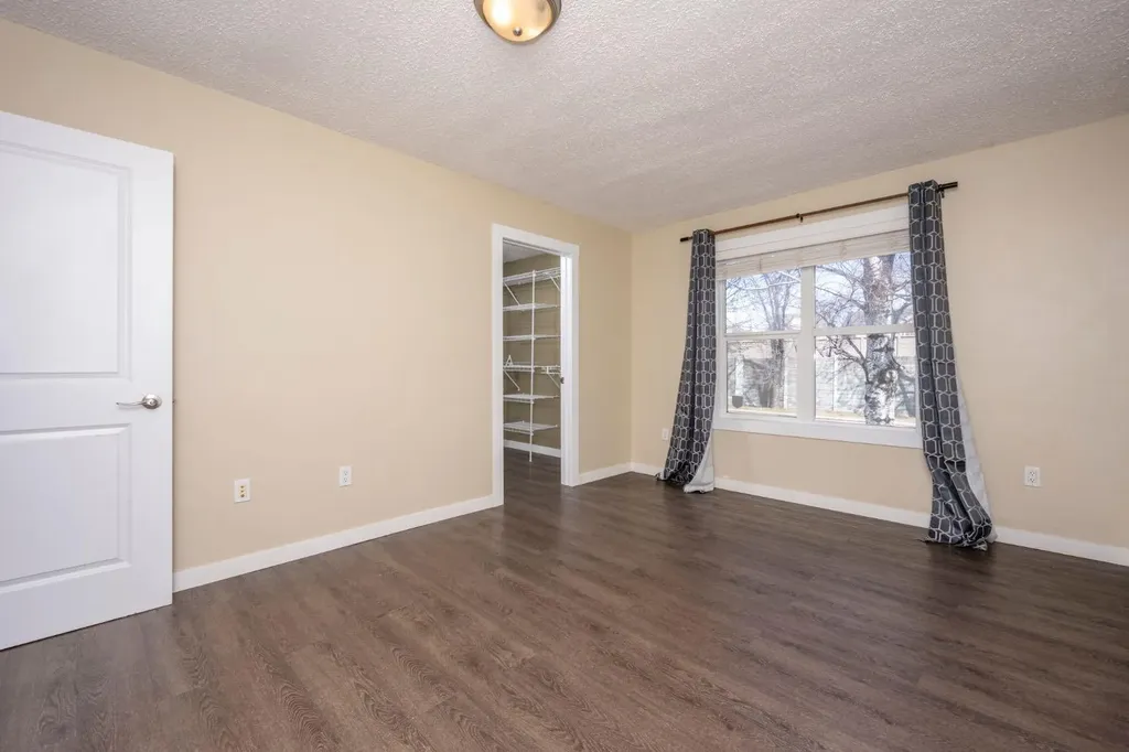 6031 Lacombe Way SW Calgary AB T3E5T4