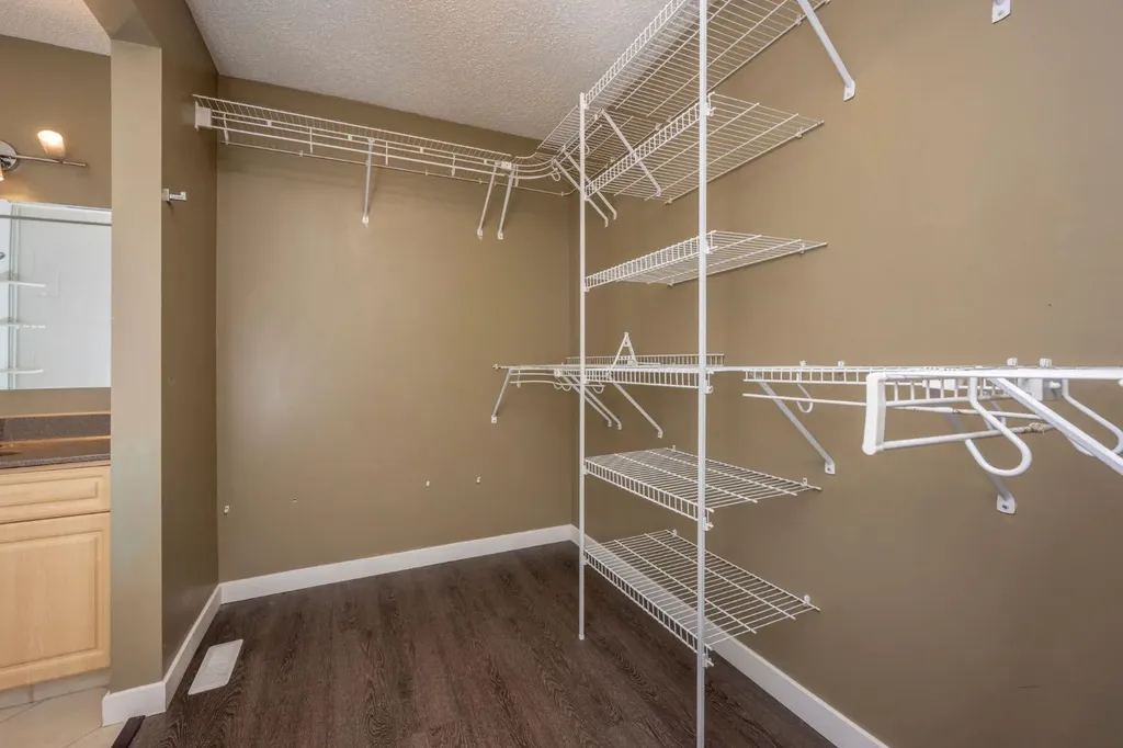 6031 Lacombe Way SW Calgary AB T3E5T4