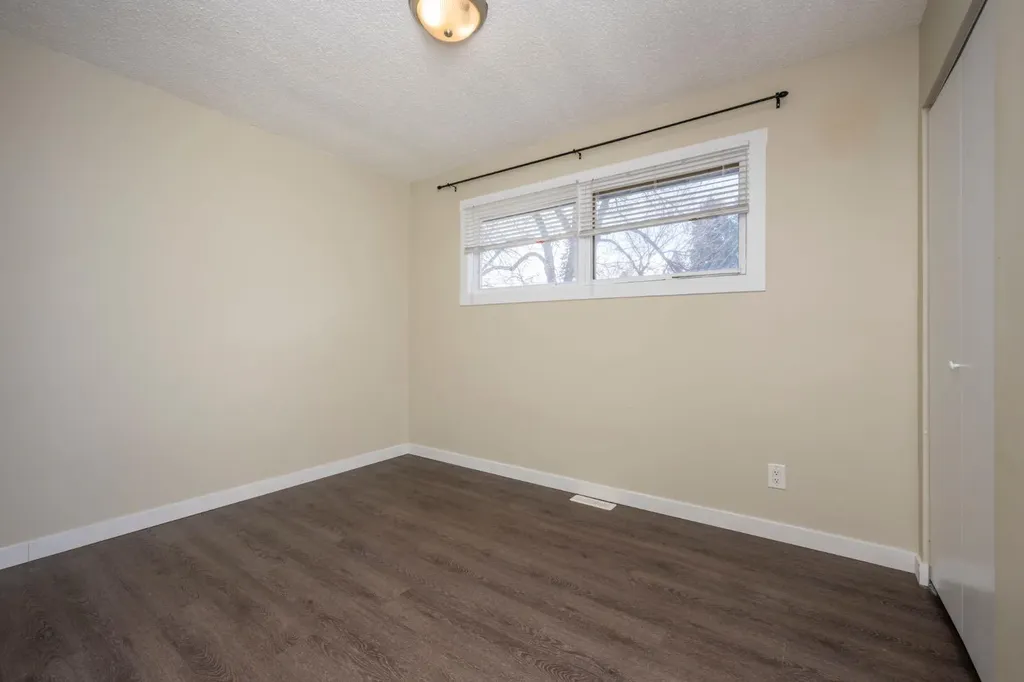 6031 Lacombe Way SW Calgary AB T3E5T4