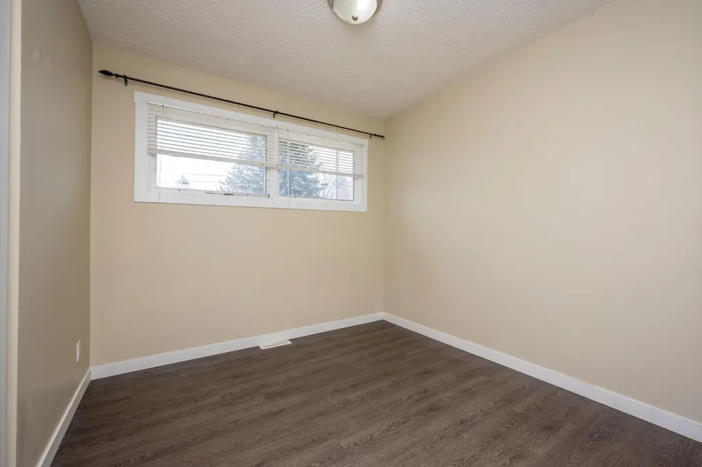 6031 Lacombe Way SW Calgary AB T3E5T4
