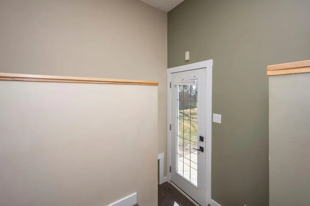 6031 Lacombe Way SW Calgary AB T3E5T4