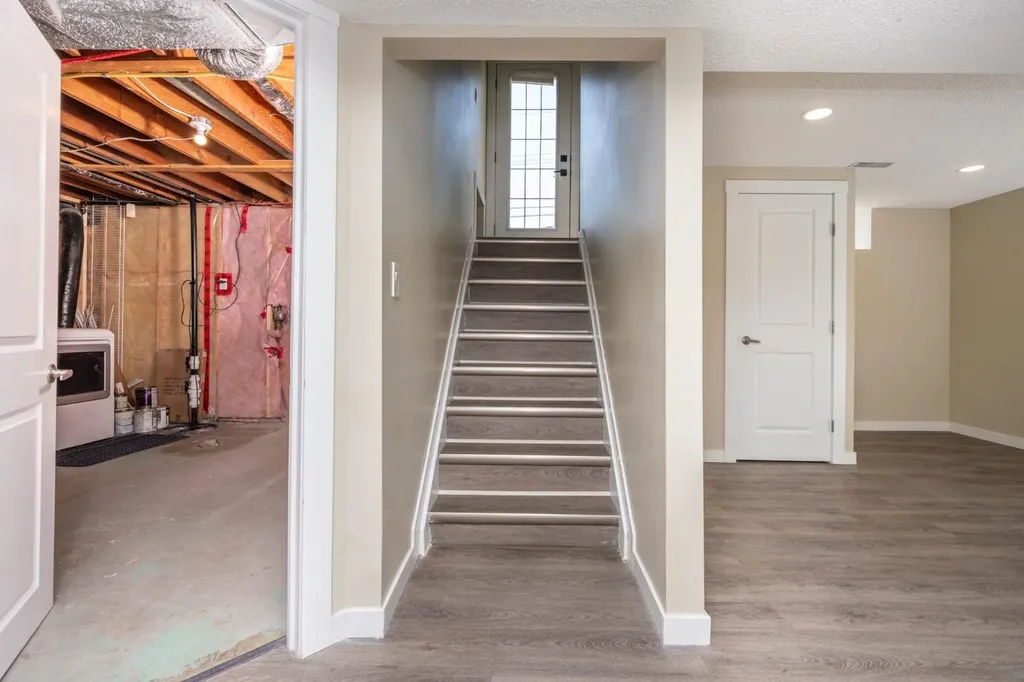6031 Lacombe Way SW Calgary AB T3E5T4