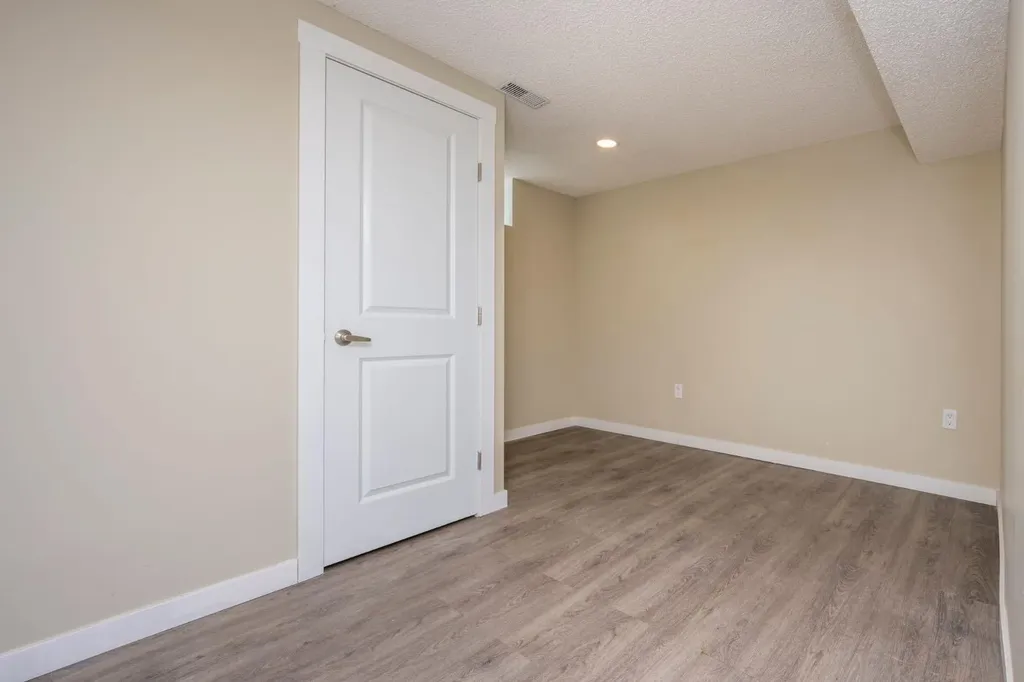 6031 Lacombe Way SW Calgary AB T3E5T4