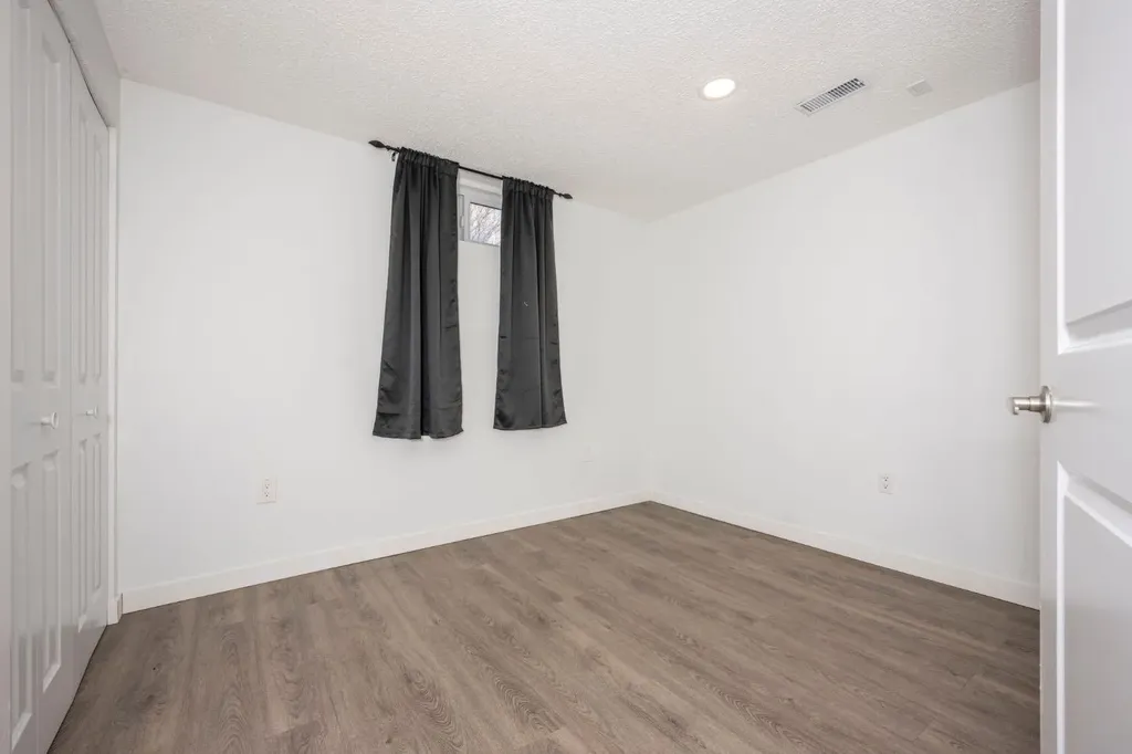 6031 Lacombe Way SW Calgary AB T3E5T4