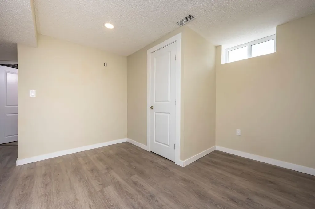 6031 Lacombe Way SW Calgary AB T3E5T4