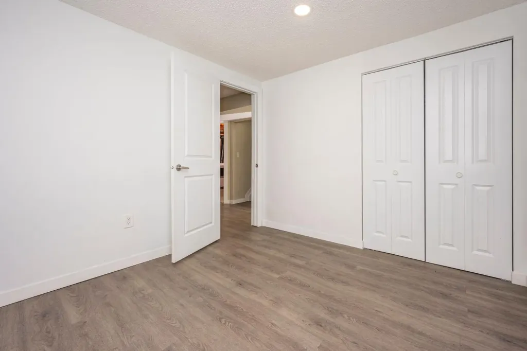 6031 Lacombe Way SW Calgary AB T3E5T4