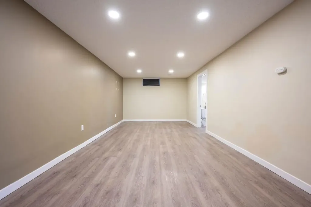 6031 Lacombe Way SW Calgary AB T3E5T4
