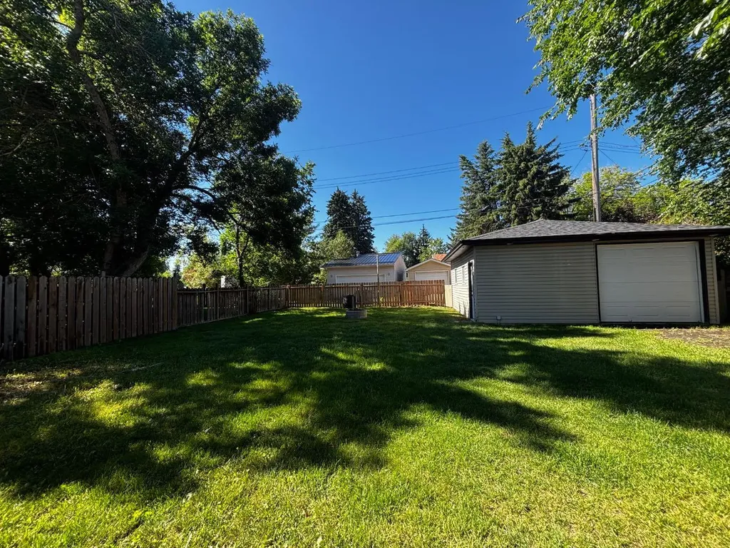 6031 Lacombe Way SW Calgary AB T3E5T4