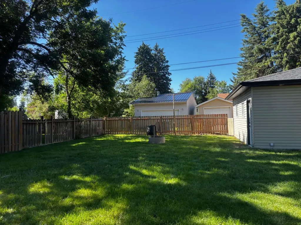 6031 Lacombe Way SW Calgary AB T3E5T4