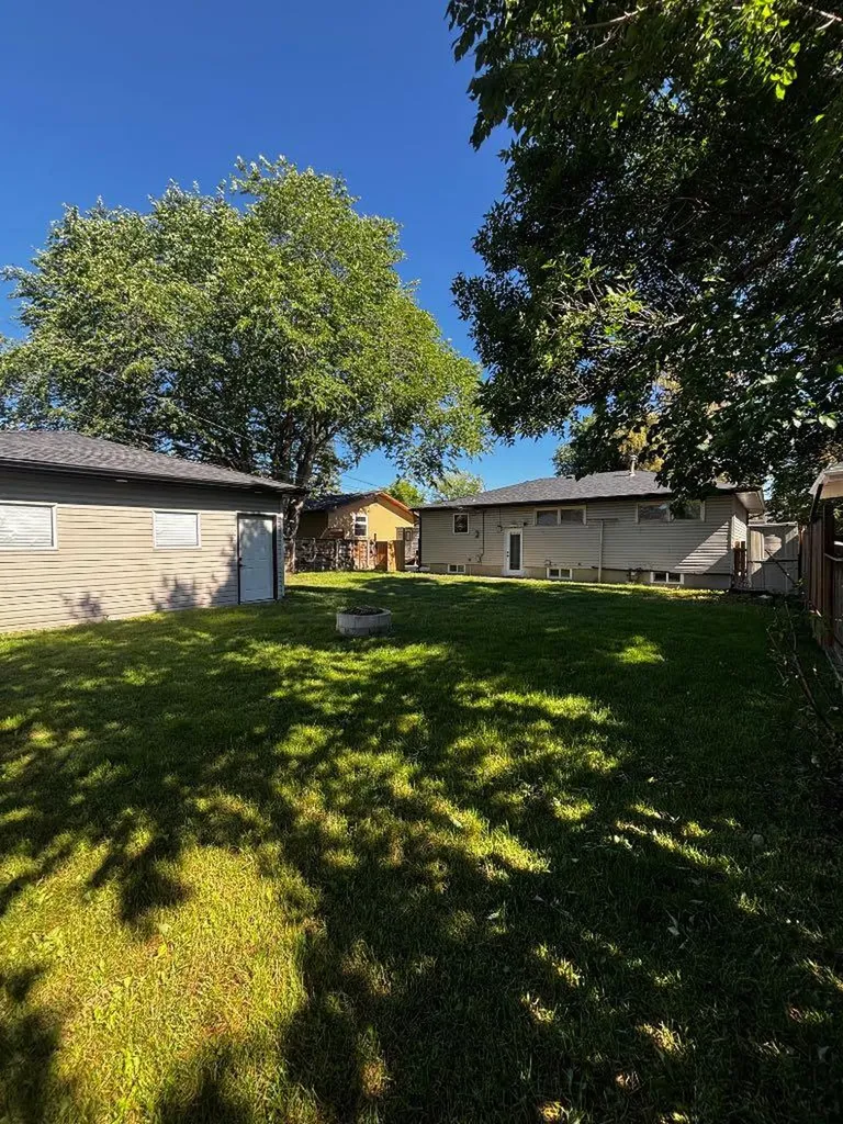 6031 Lacombe Way SW Calgary AB T3E5T4