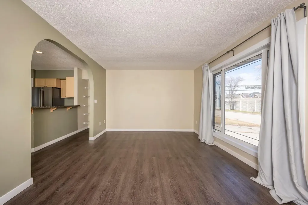 6031 Lacombe Way SW Calgary AB T3E5T4