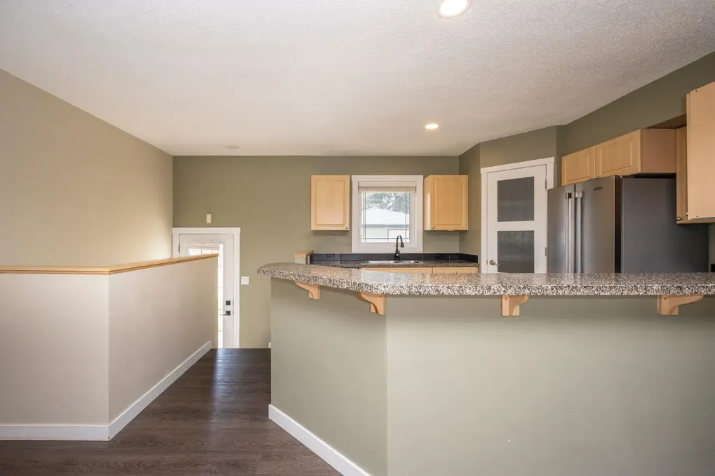 6031 Lacombe Way SW Calgary AB T3E5T4