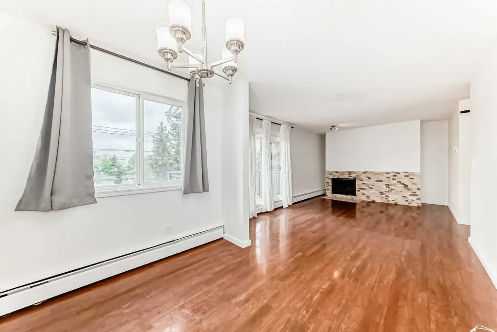 10838 108 Street NW Edmonton AB T5H 3A6