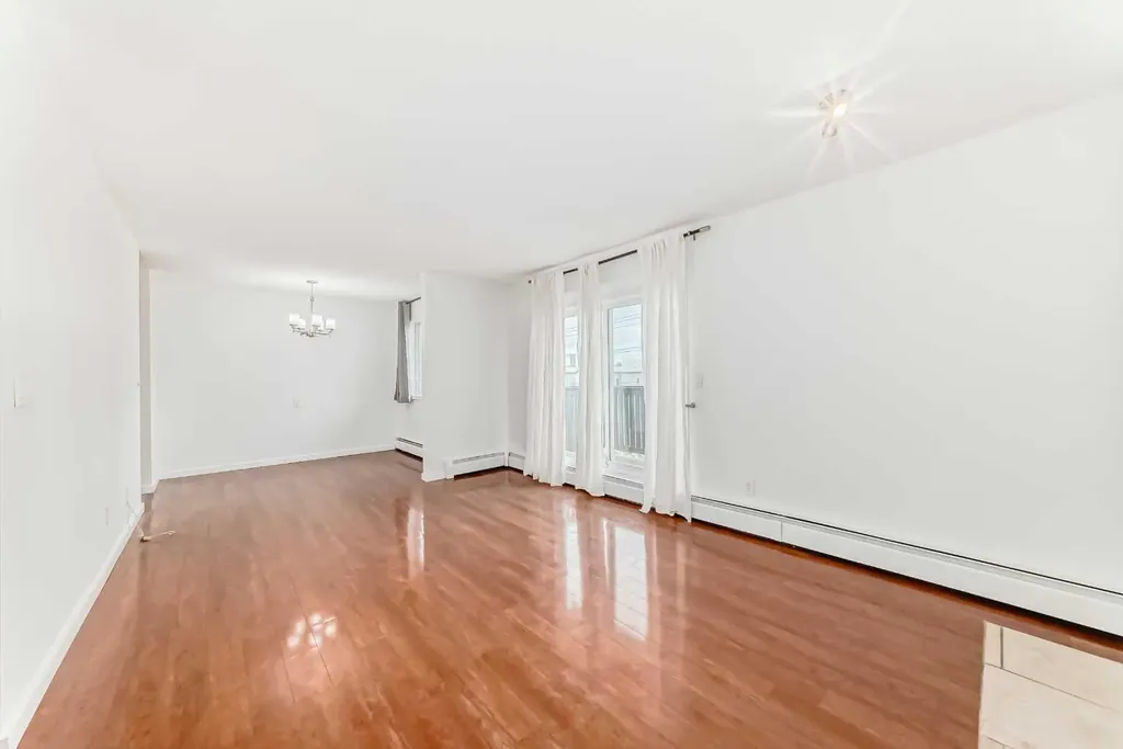 10838 108 Street NW Edmonton AB T5H 3A6