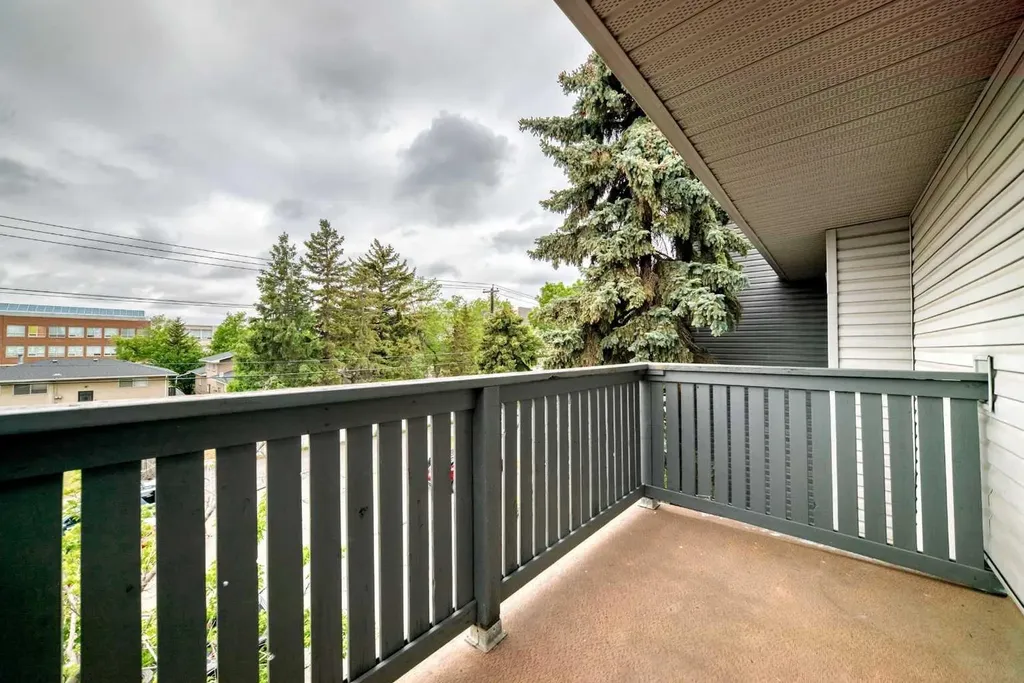 10838 108 Street NW Edmonton AB T5H 3A6