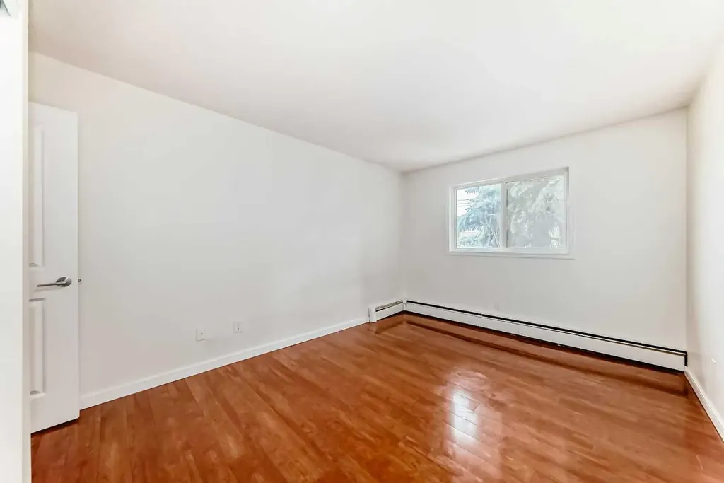 10838 108 Street NW Edmonton AB T5H 3A6