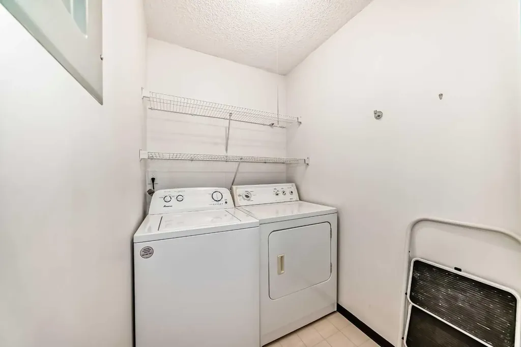 10838 108 Street NW Edmonton AB T5H 3A6