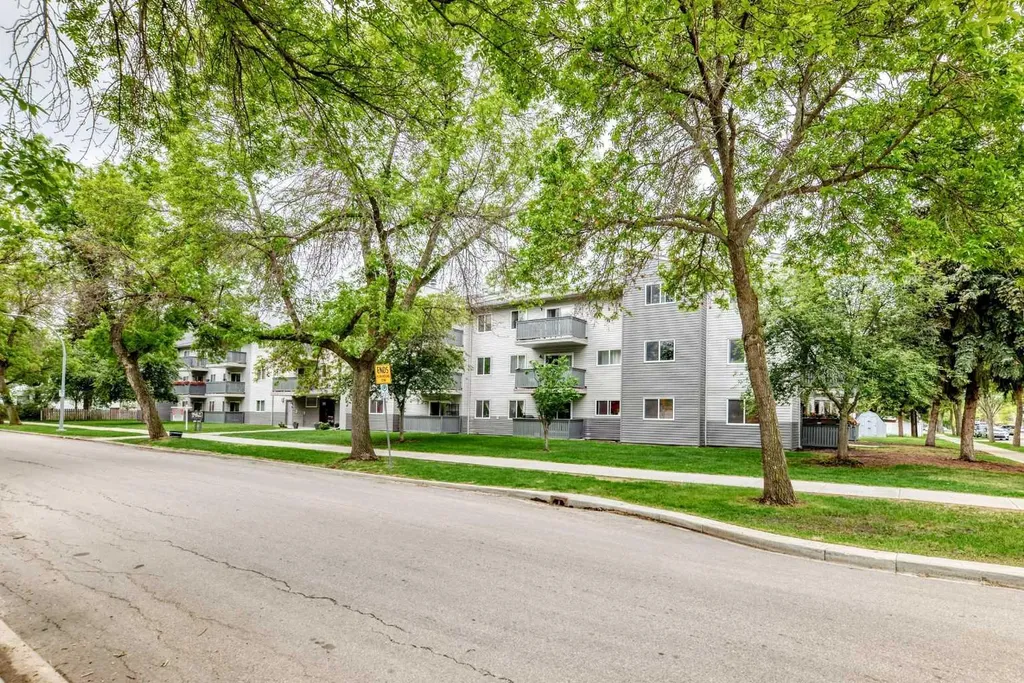 10838 108 Street NW Edmonton AB T5H 3A6