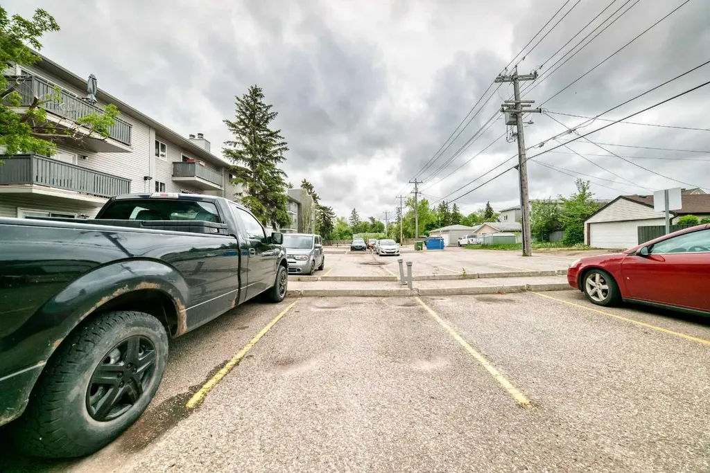 10838 108 Street NW Edmonton AB T5H 3A6