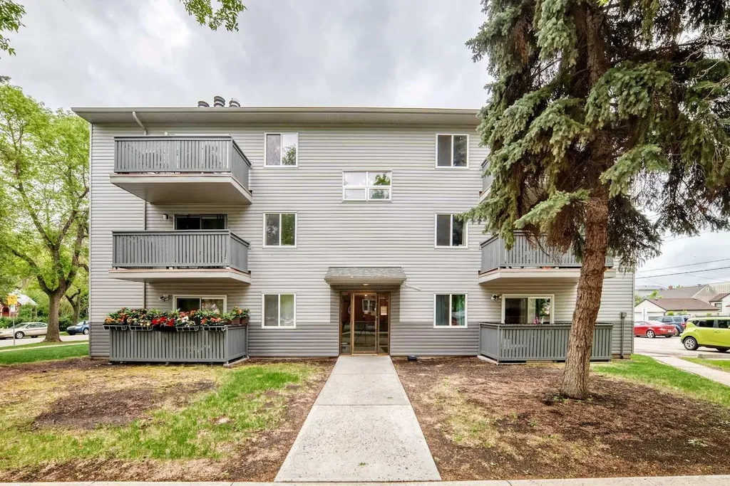10838 108 Street NW Edmonton AB T5H 3A6