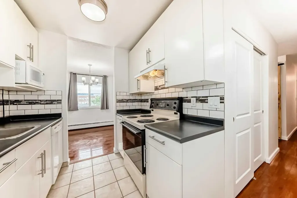 10838 108 Street NW Edmonton AB T5H 3A6