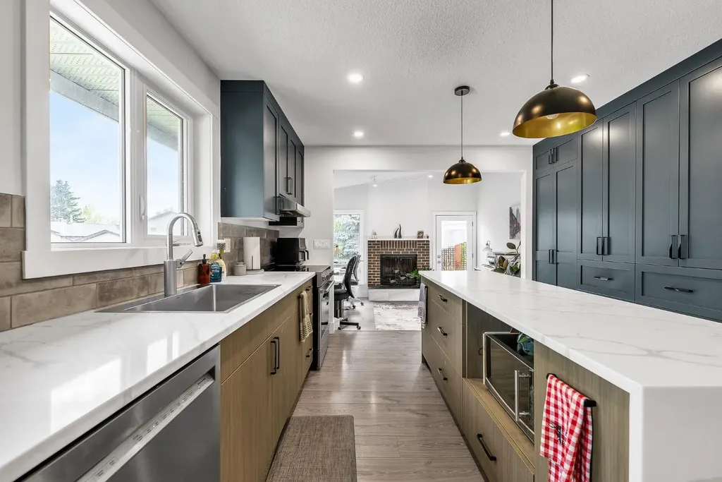 120 Woodbrook Close SW Calgary AB T2W4E9