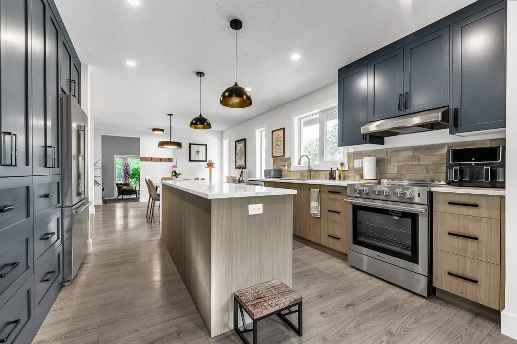 120 Woodbrook Close SW Calgary AB T2W4E9