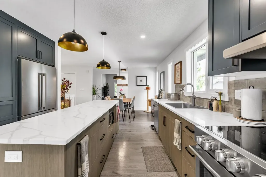120 Woodbrook Close SW Calgary AB T2W4E9