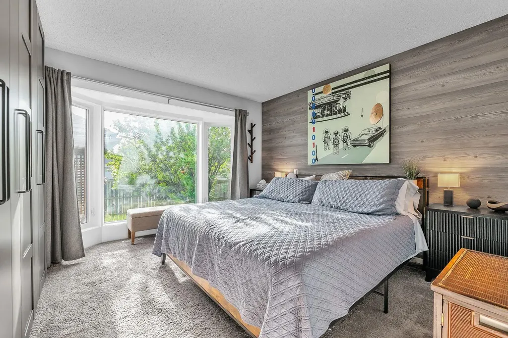 120 Woodbrook Close SW Calgary AB T2W4E9