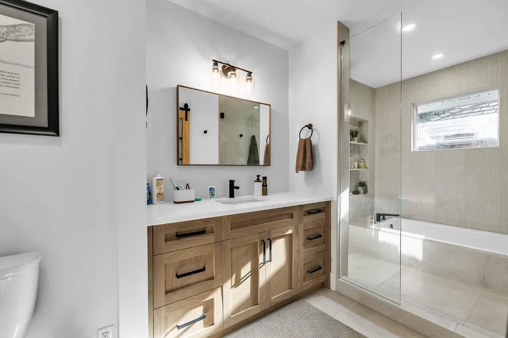 120 Woodbrook Close SW Calgary AB T2W4E9